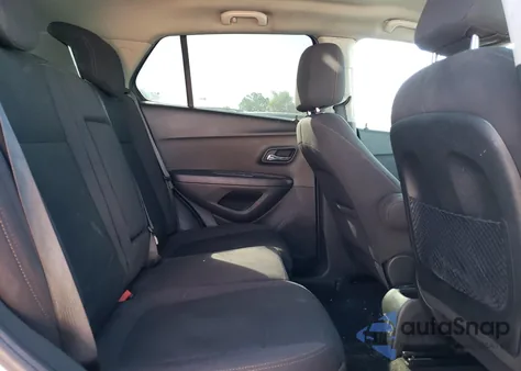 2018 Chevrolet Trax Ls z USA, uszkodzony, nr VIN KL7CJKSB3JB645832